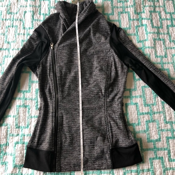 Lululemon zip up light weight jacket - Picture 8 of 8